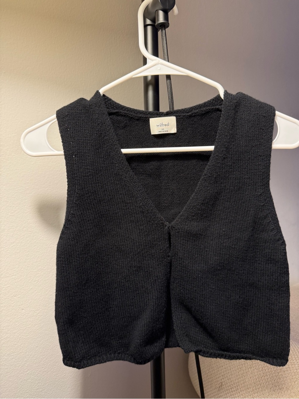 Wilfred Black V-Neck Knit Cropped Tank